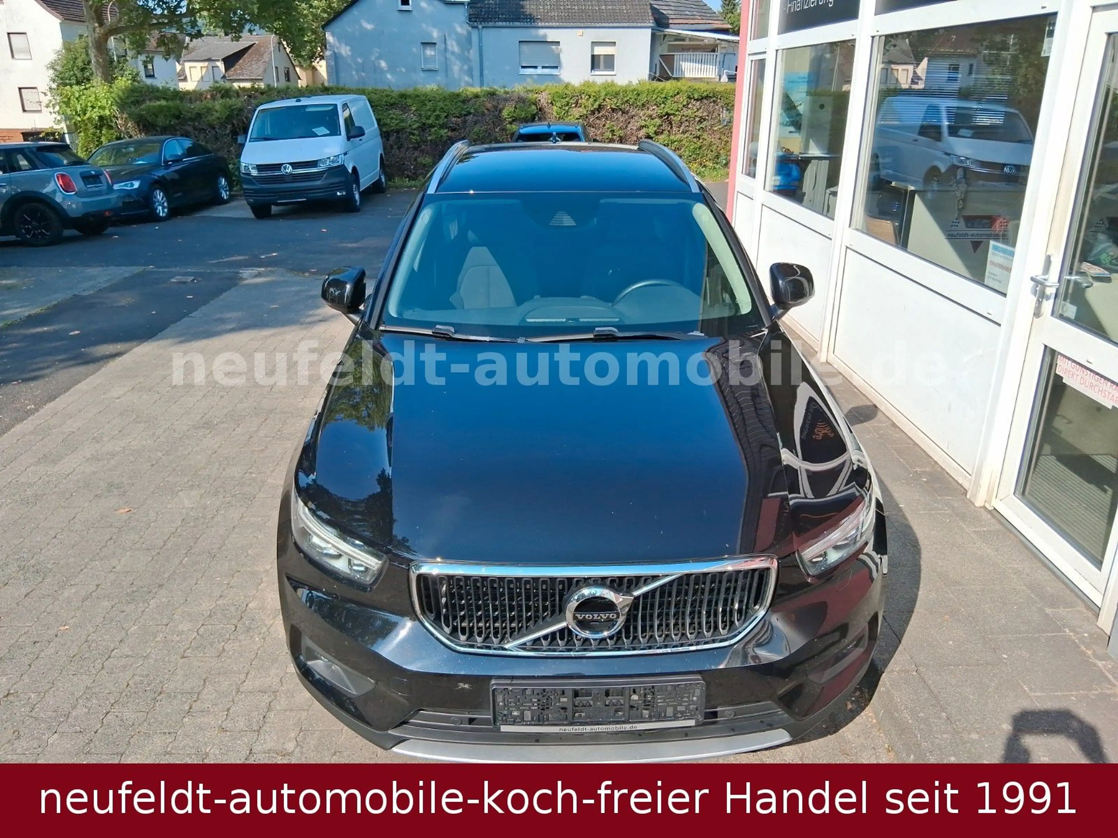 Volvo XC40 Momentum Pro — photo 8