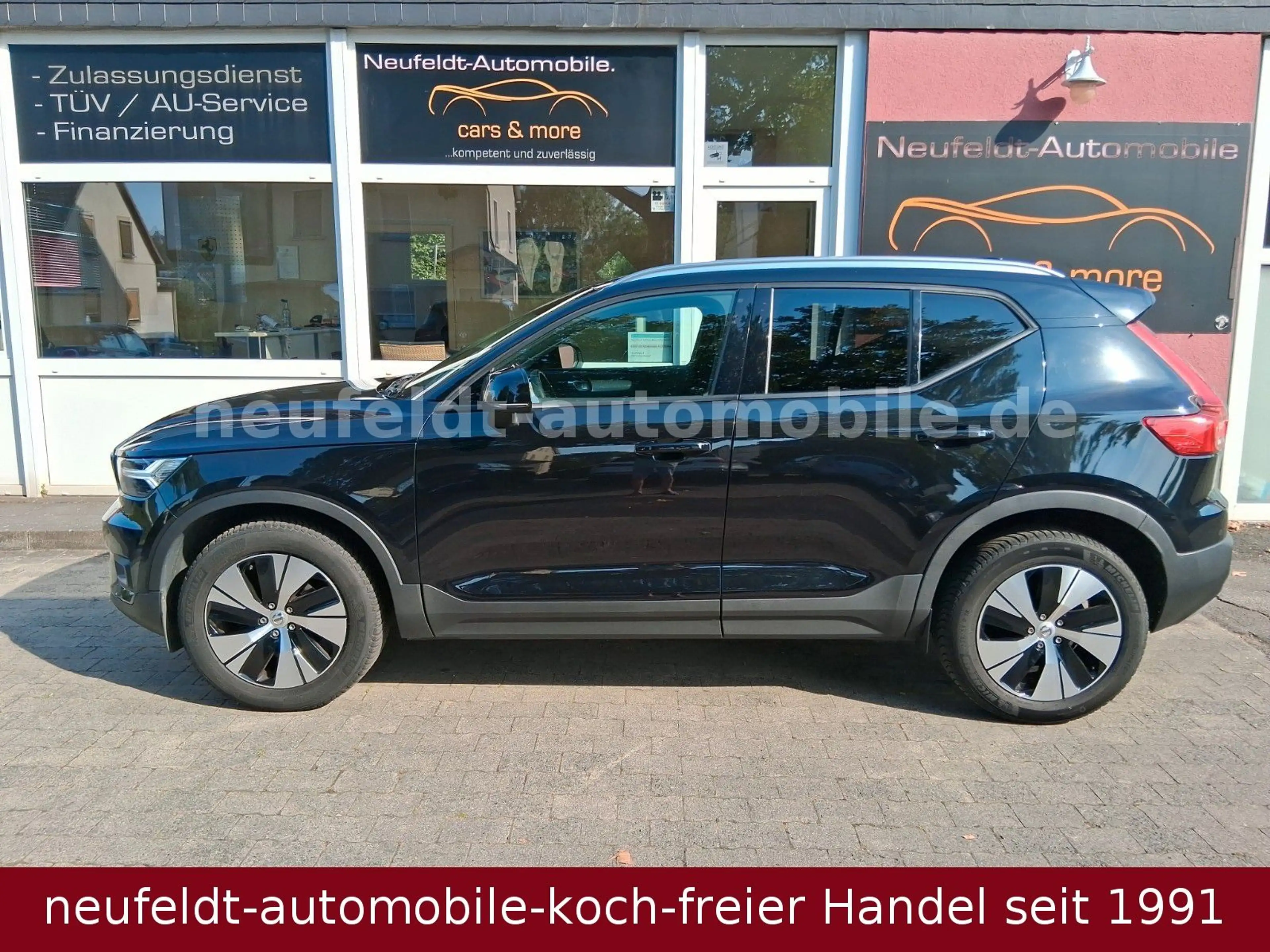 Volvo XC40 Momentum Pro — photo 3