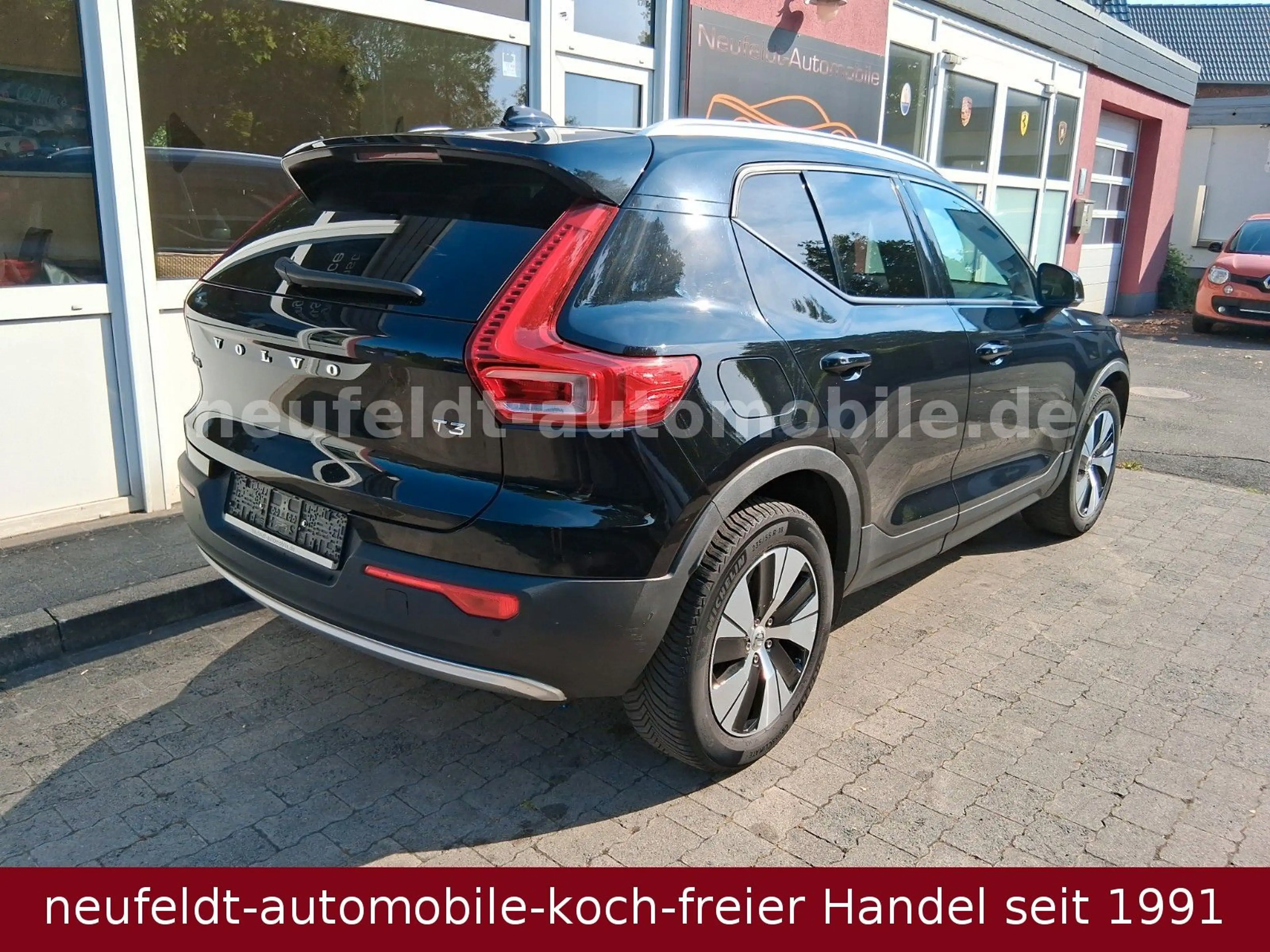 Volvo XC40 Momentum Pro — photo 6