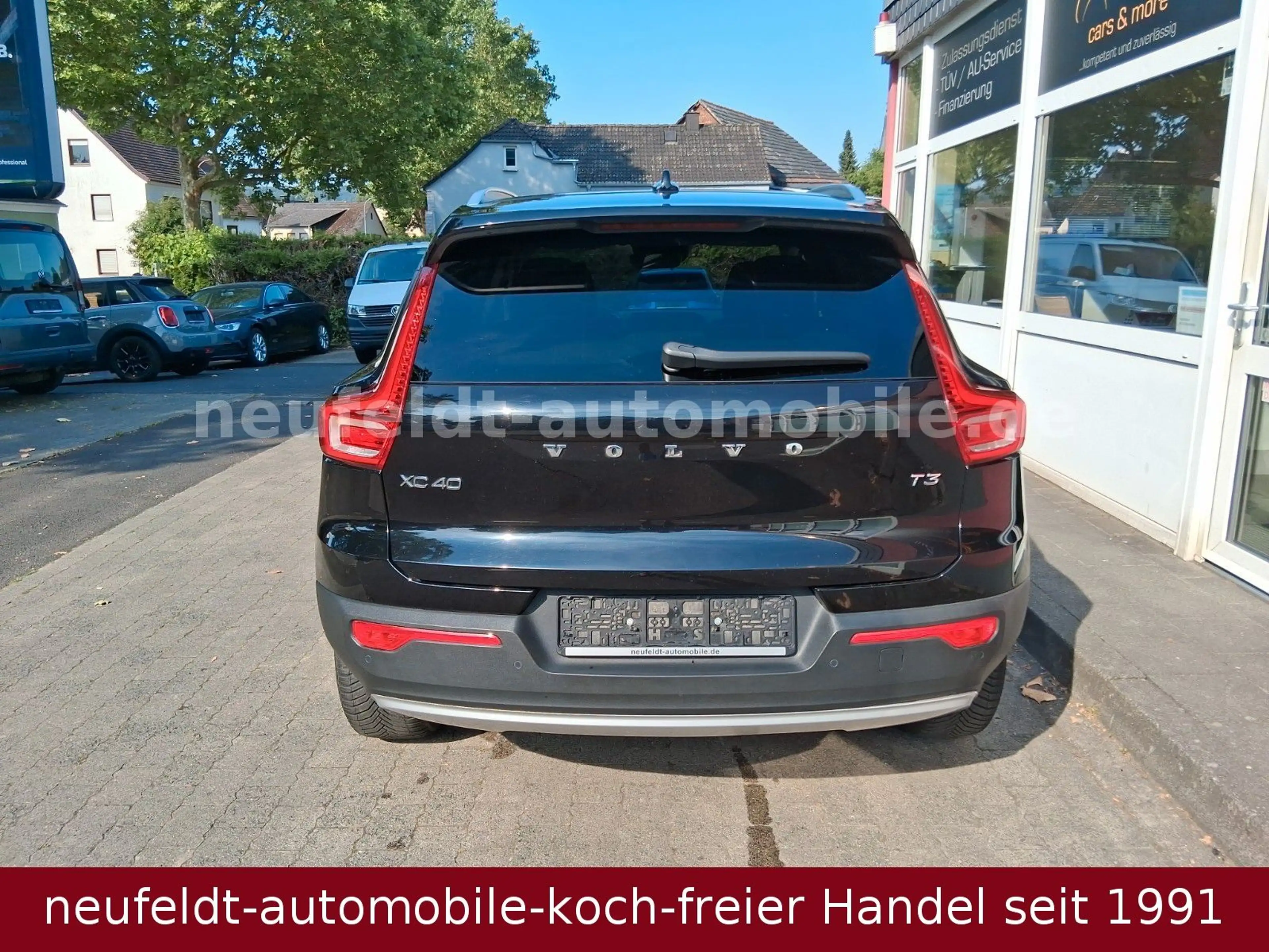 Volvo XC40 Momentum Pro — photo 9