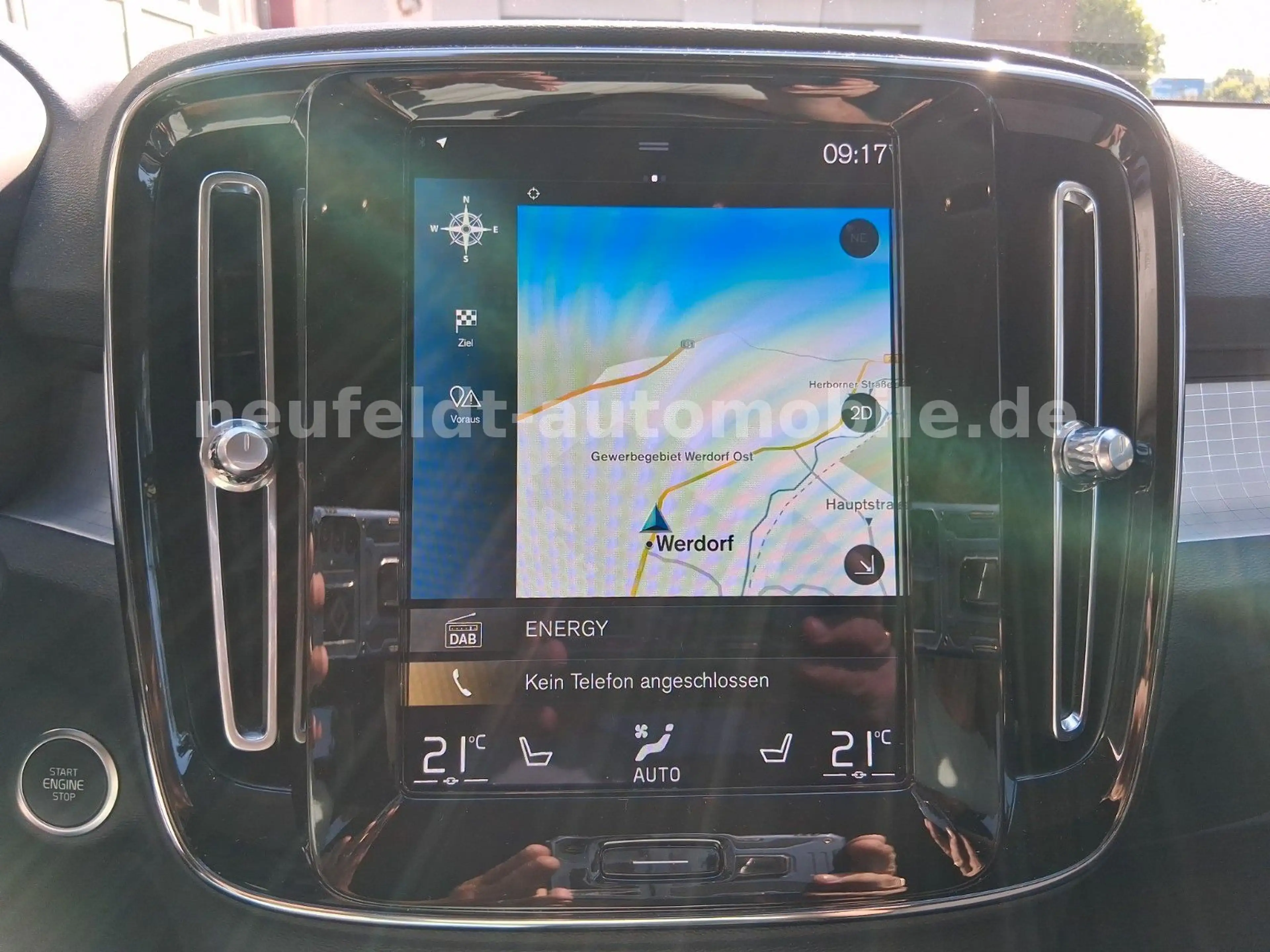 Volvo XC40 Momentum Pro — photo 11