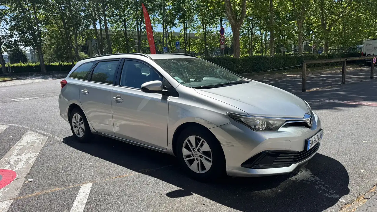 Toyota Auris Touring Sports 90 D-4D Design