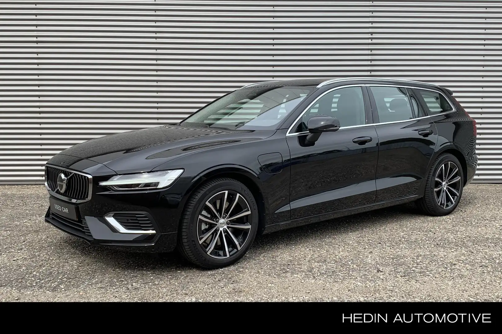 Volvo V60 T6 350pk AWD Plug-In Hybrid | Park Assist voor+ach Noir - 1