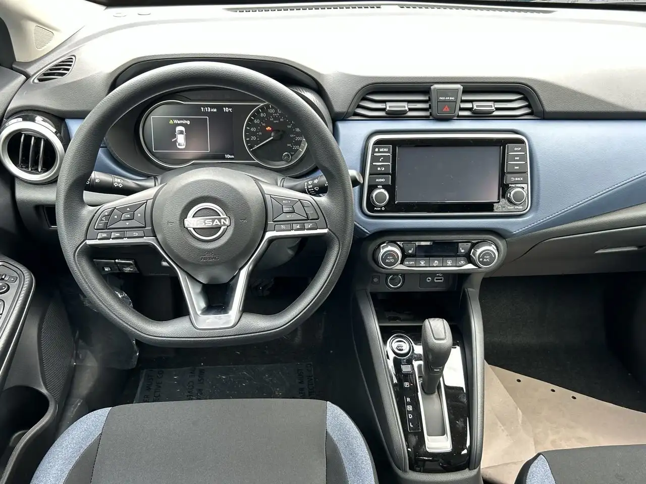 Nissan Versa снимка Nissan Versa
