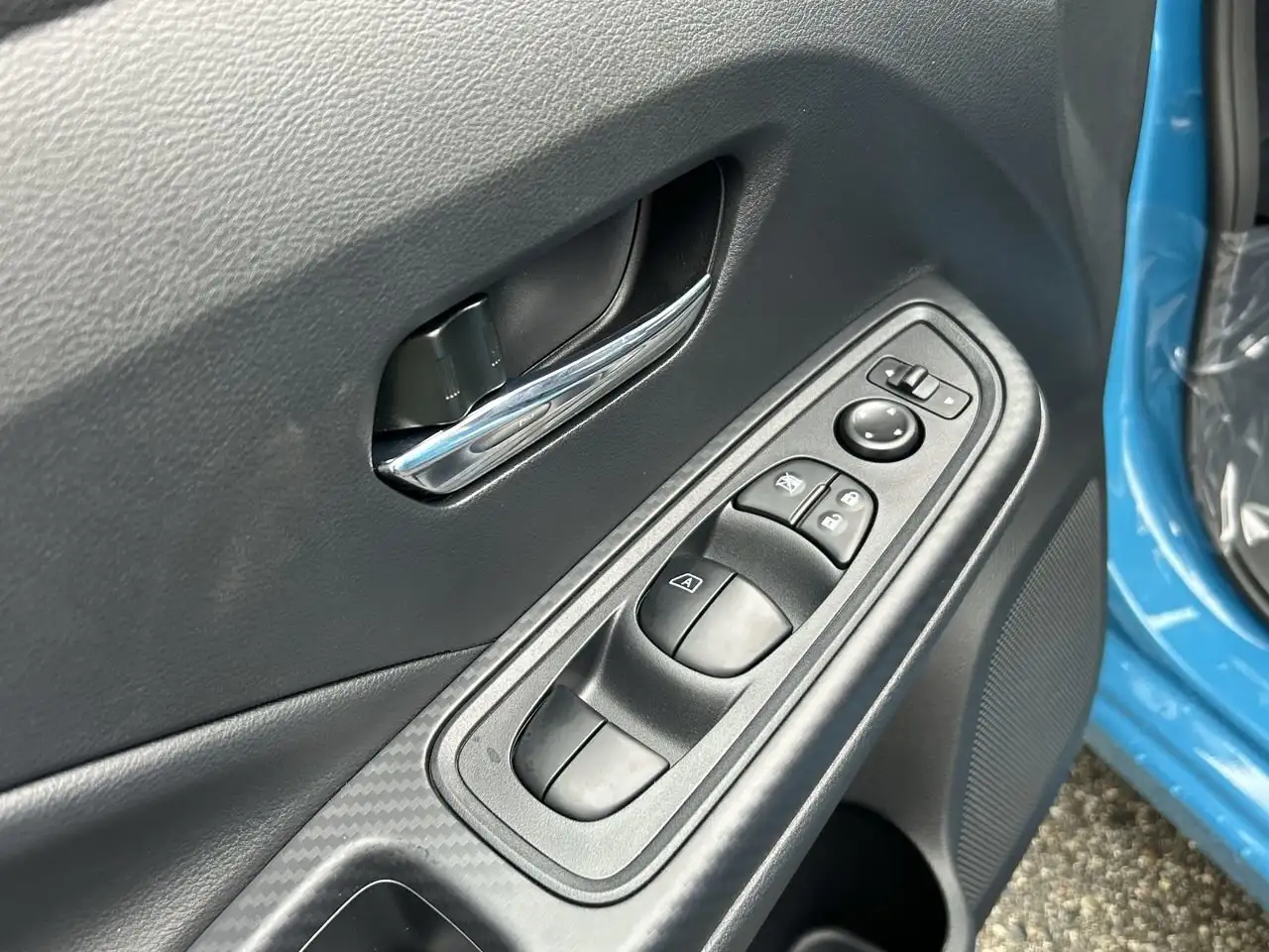 Nissan Versa снимка Nissan Versa