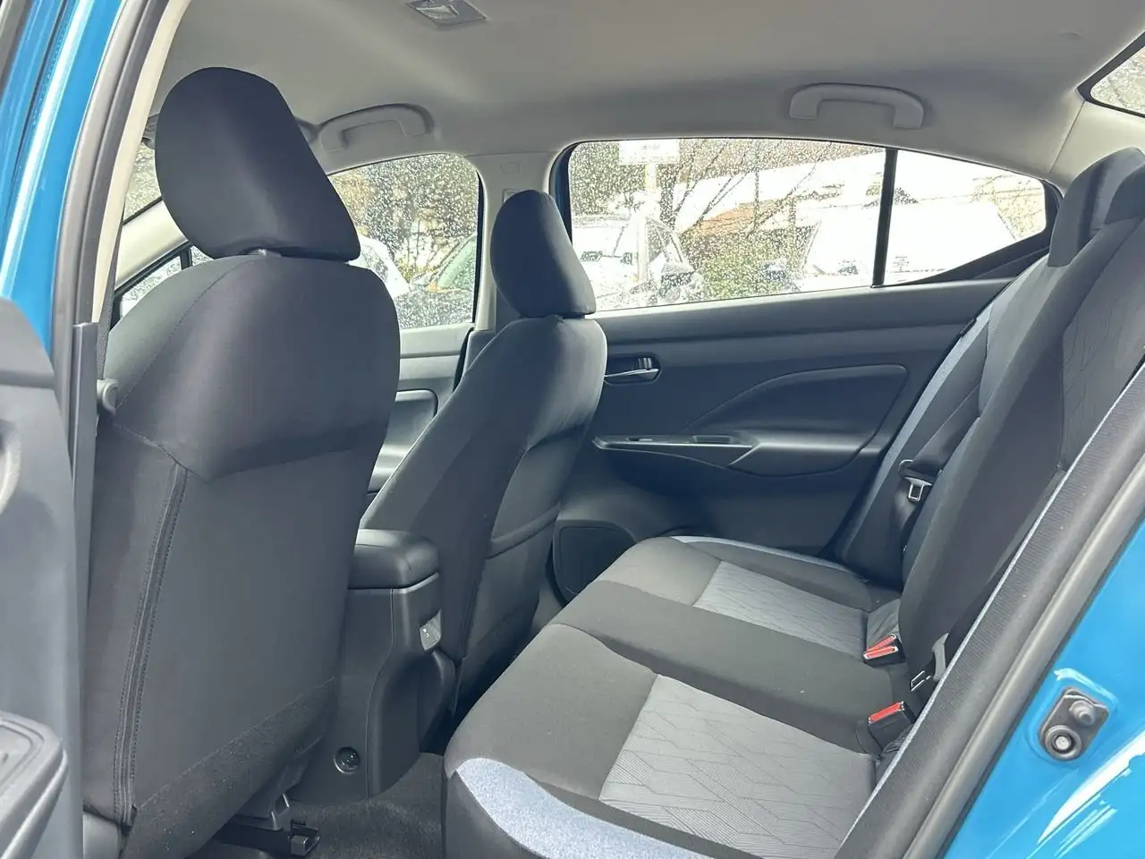 Nissan Versa снимка Nissan Versa