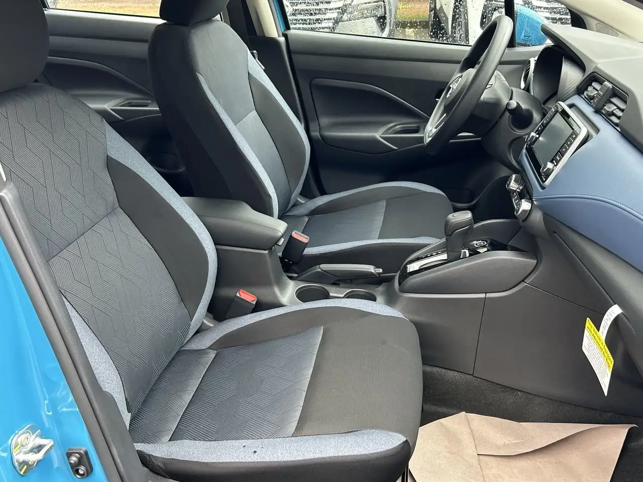Nissan Versa снимка Nissan Versa