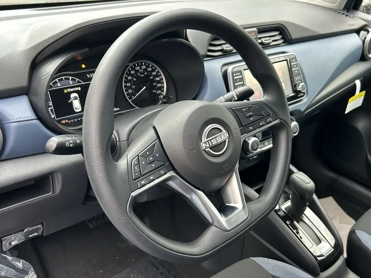 Nissan Versa снимка Nissan Versa