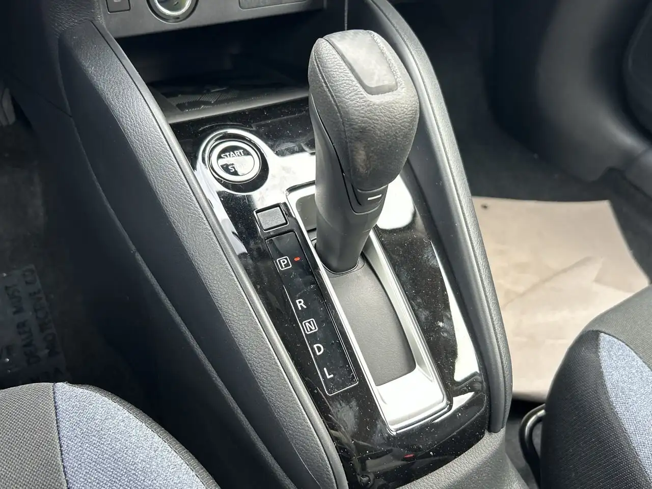 Nissan Versa снимка Nissan Versa