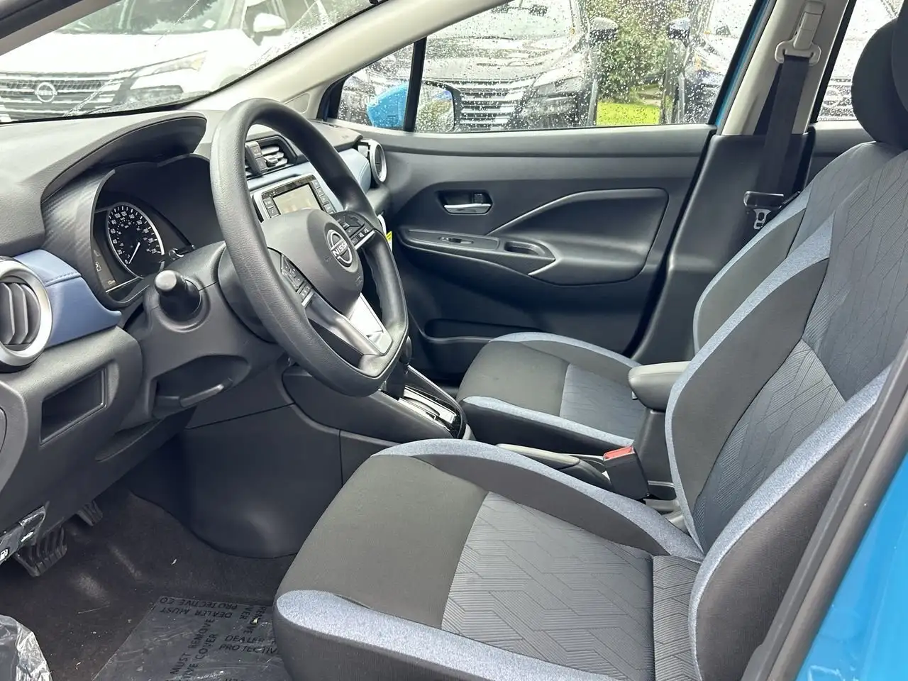 Nissan Versa снимка Nissan Versa