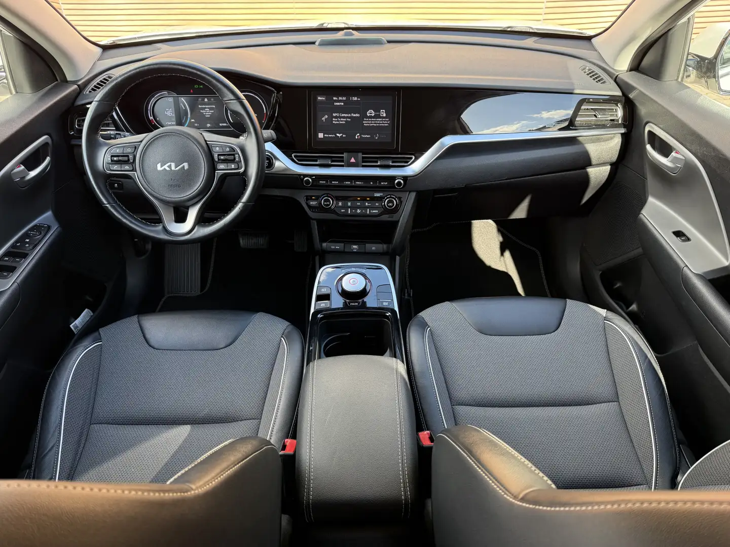 Kia e-Niro ComfortLine 64 kWh Navi By APP / Clima / Lm Velgen Wit - 2
