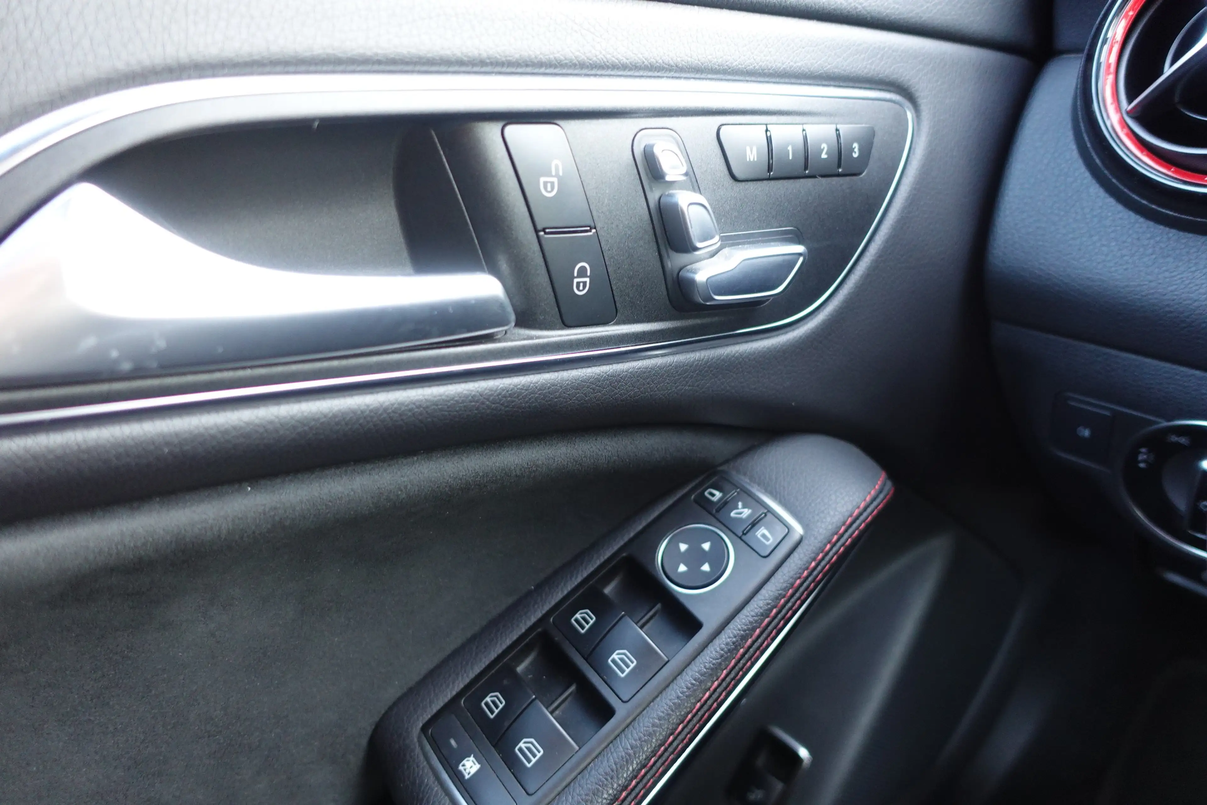 Mercedes-Benz CLA 45 AMG Shooting Brake 4Matic **AMG Drivers Package** — photo 13