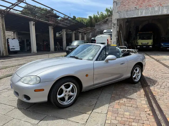 Mazda MX-5 1.6i 16V cat