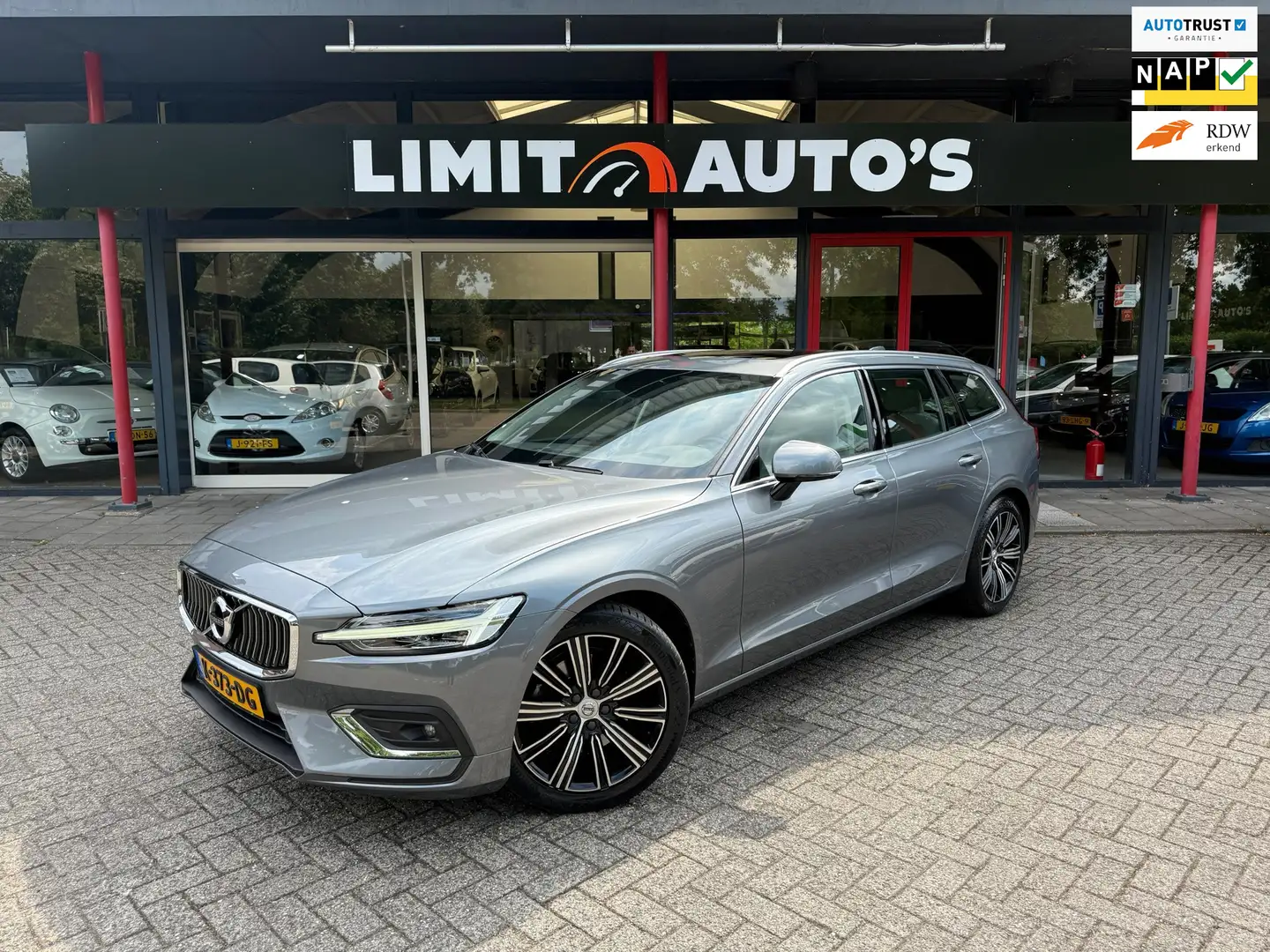 Volvo V60 2.0 B3 R-Design/Aut/Carplay/Pano/Camera/Leer/Ad.Cr Gris - 1