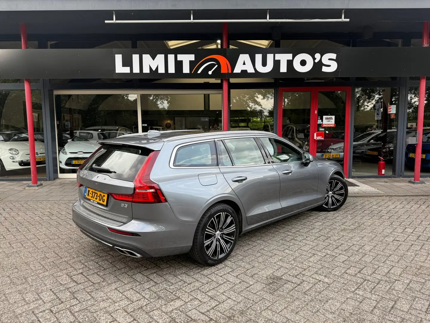 Volvo V60 2.0 B3 R-Design/Aut/Carplay/Pano/Camera/Leer/Ad.Cr Gris - 2