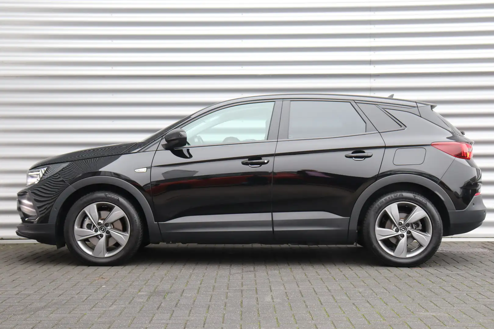 Opel Grandland 1.6 TURBO HYBRID 4X4 300PK ELEGANCE AUTOMAAT / NAV Zwart - 2