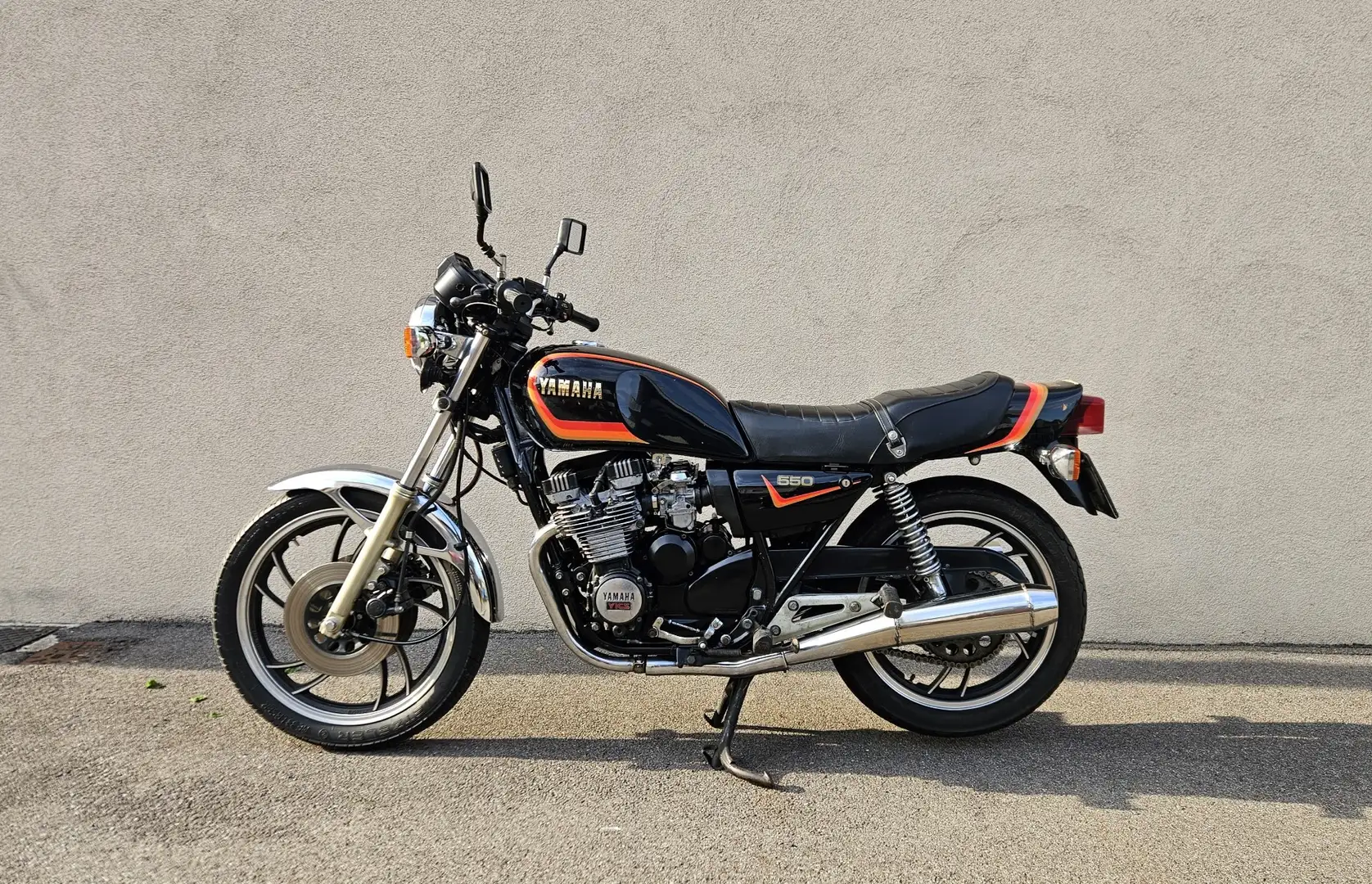 Yamaha XJ 550 4V8 Schwarz - 2