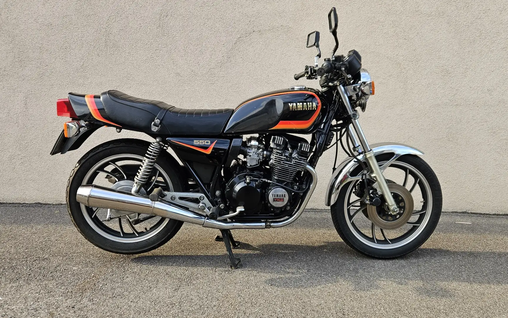 Yamaha XJ 550 4V8 Schwarz - 1