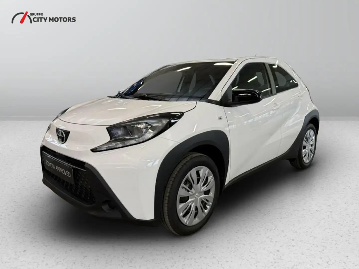 Toyota Aygo X 1.0 Active 72cv s-cvt Weiß - 1