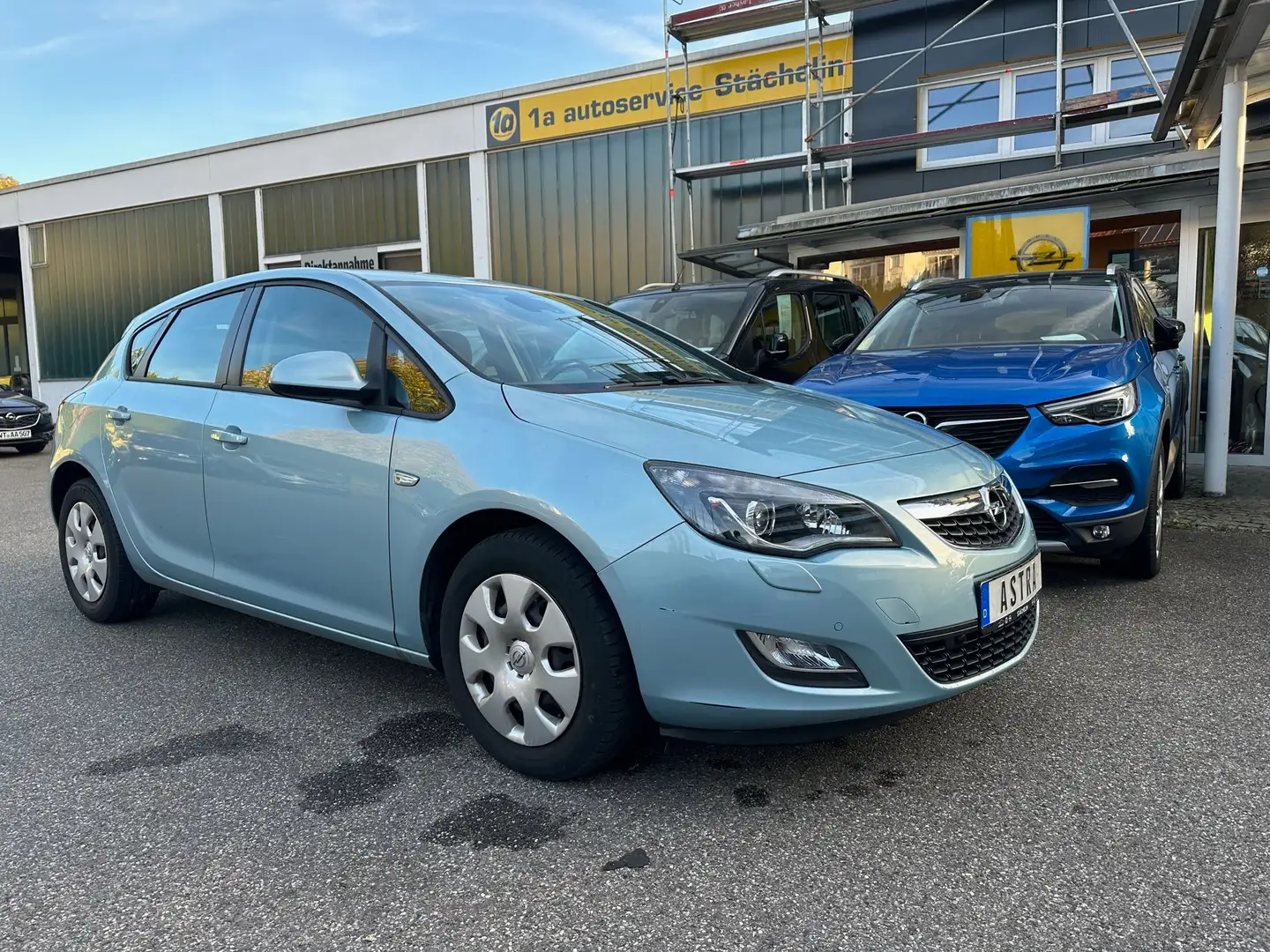 Opel Astra J 1.6 5-t AUTOMATIK,SHZ,NAVI,XENON,PDC,1.HD Blau - 2