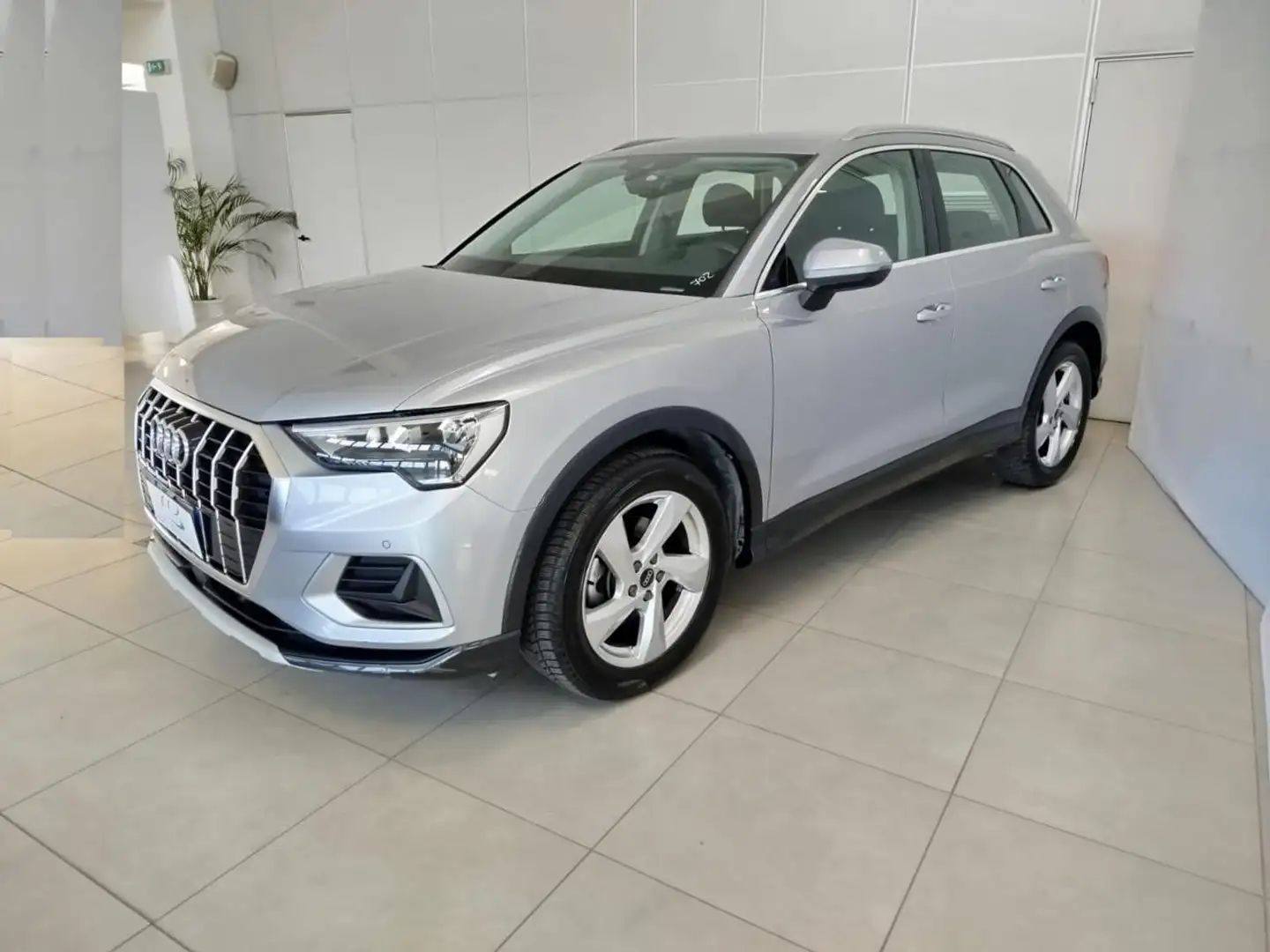 Audi Q3 35 TDI quattro S tronic Business Advanced Grigio - 2