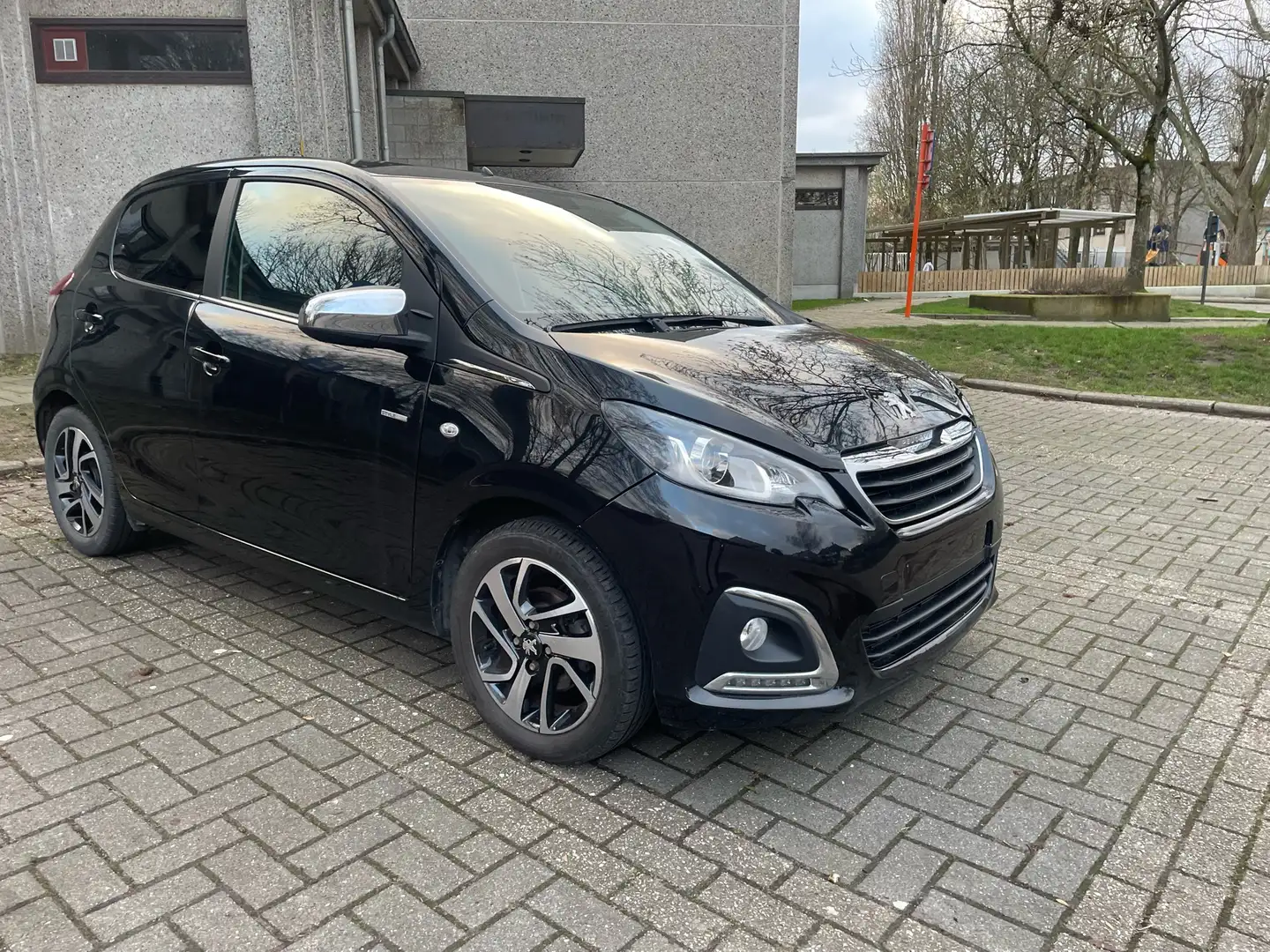 Peugeot 108 VTI 68 Style 1.0i 2017 81000km Czarny - 1