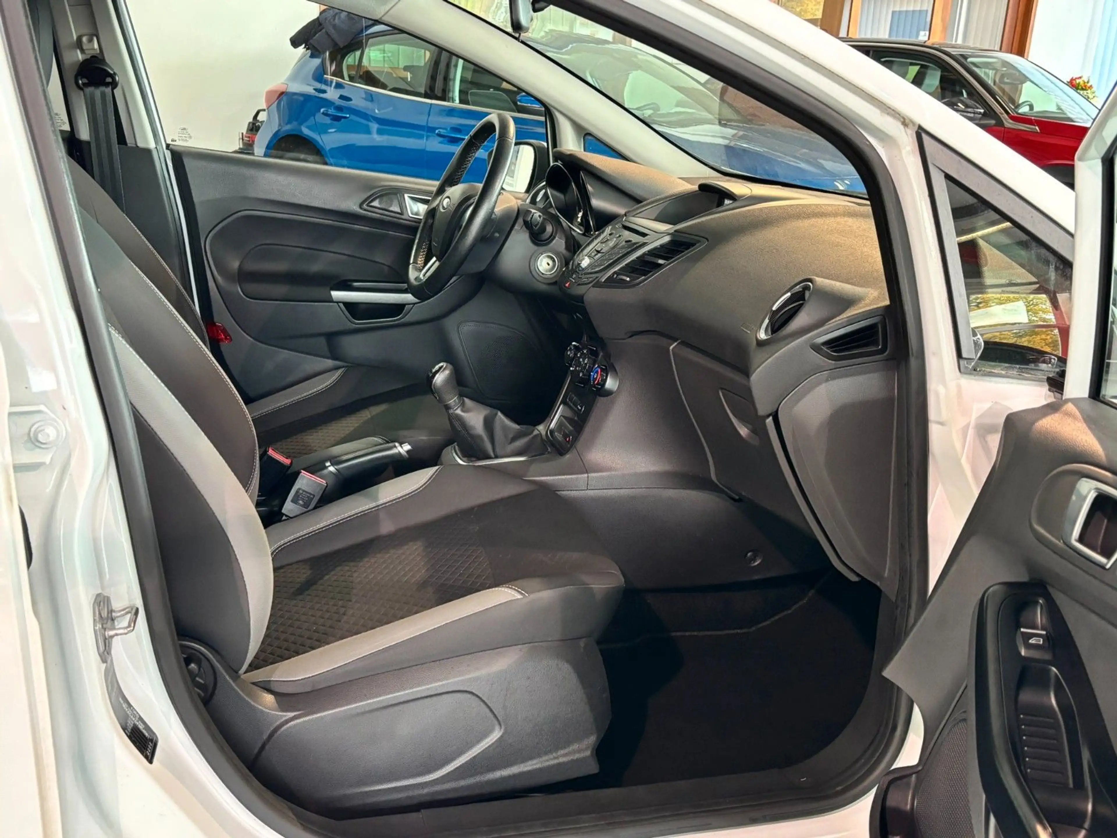 Ford Fiesta Trend  Klima Winterpaket PDC — photo 9