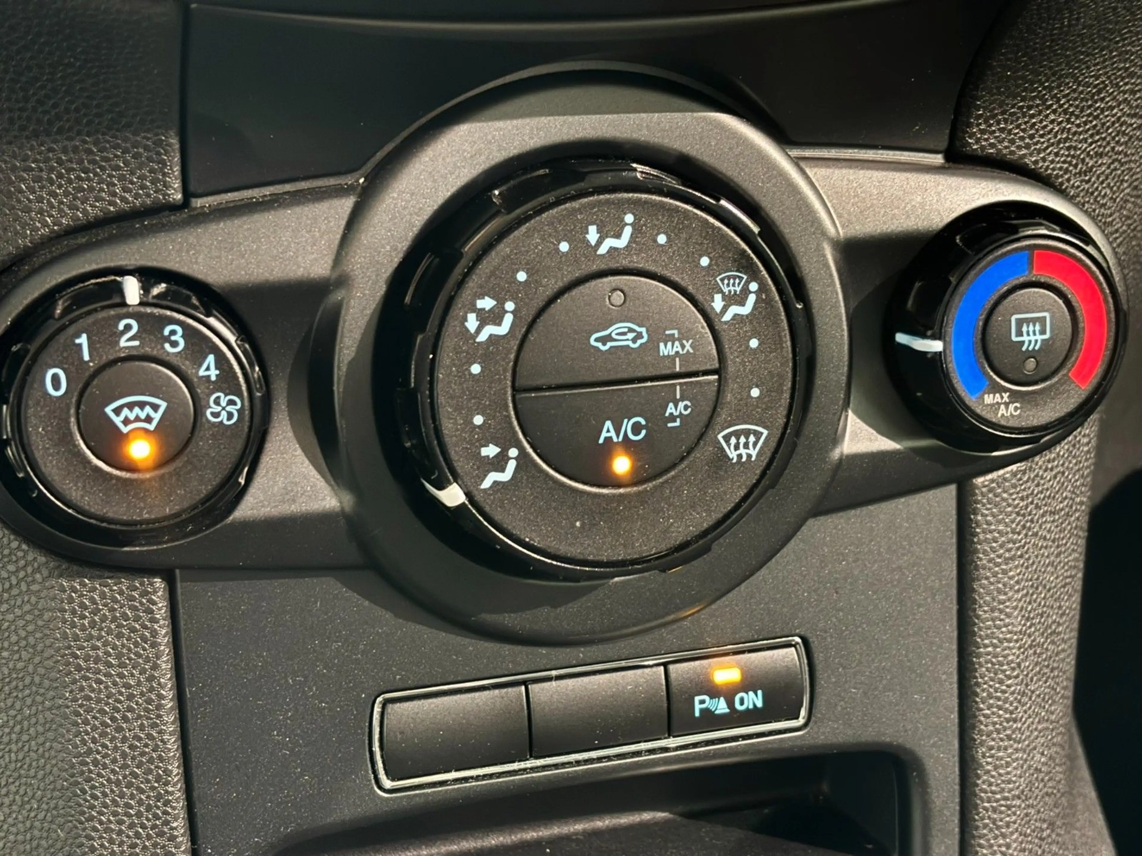 Ford Fiesta Trend  Klima Winterpaket PDC — photo 28