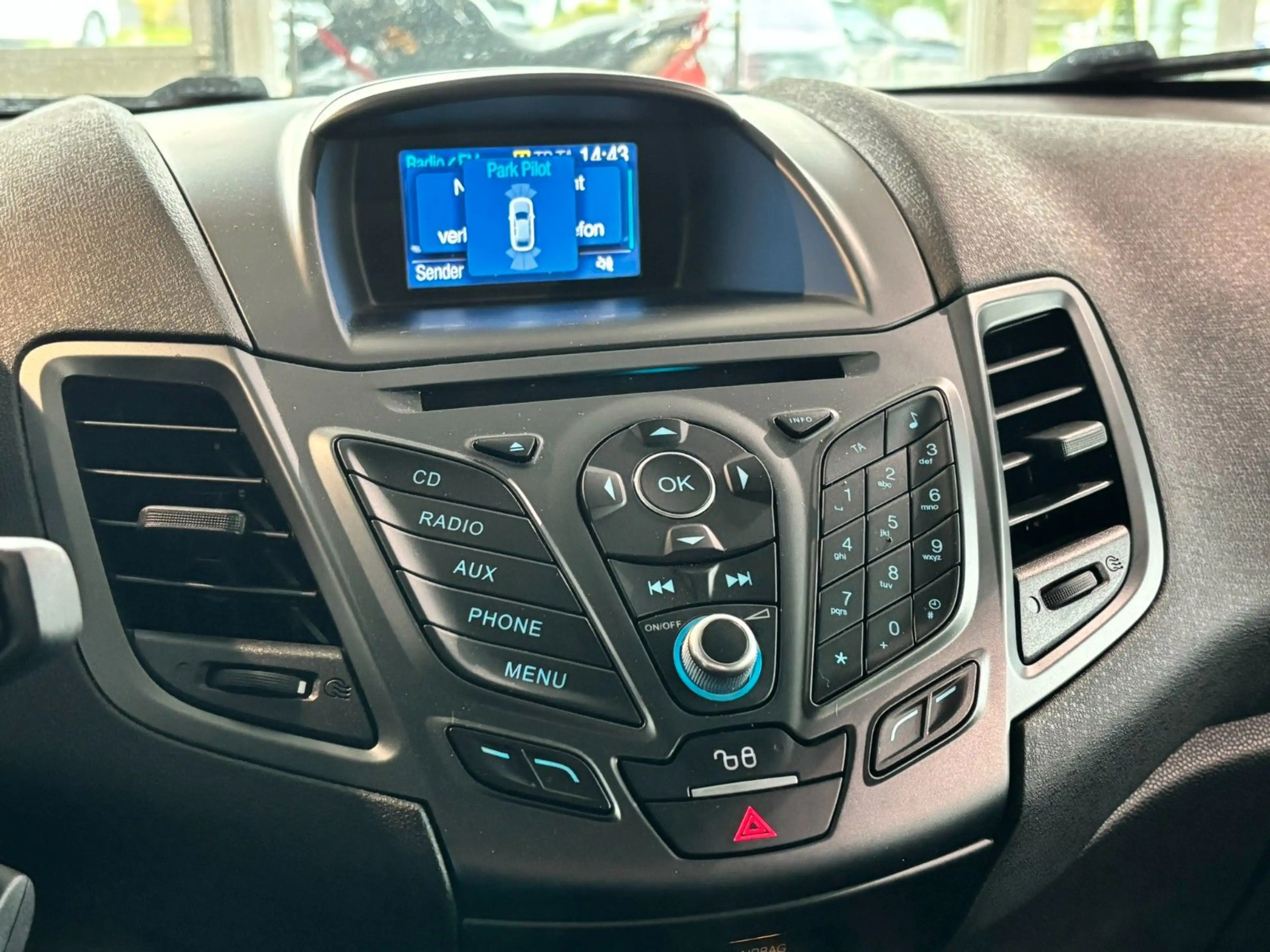 Ford Fiesta Trend  Klima Winterpaket PDC — photo 26