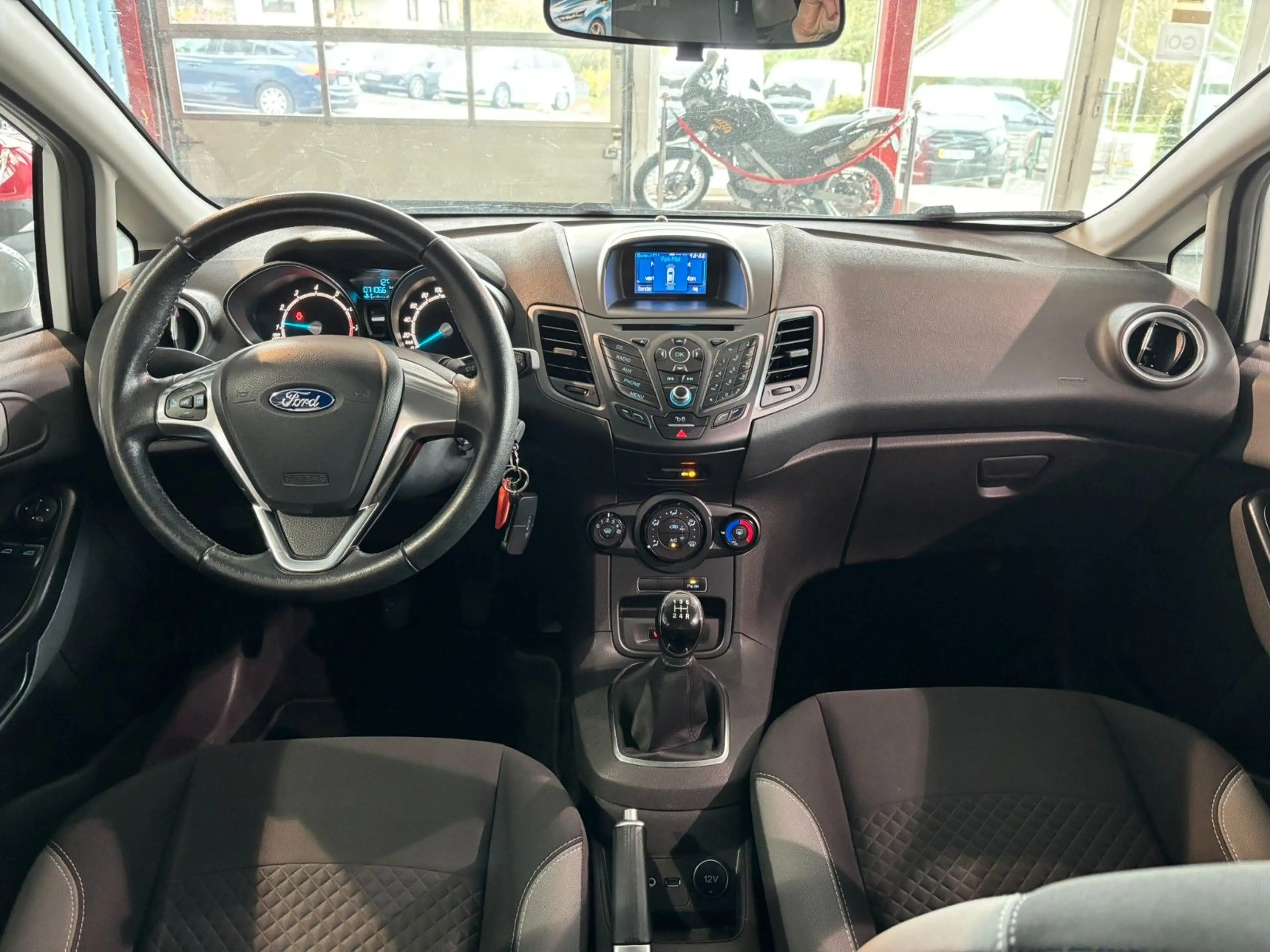 Ford Fiesta Trend  Klima Winterpaket PDC — photo 30