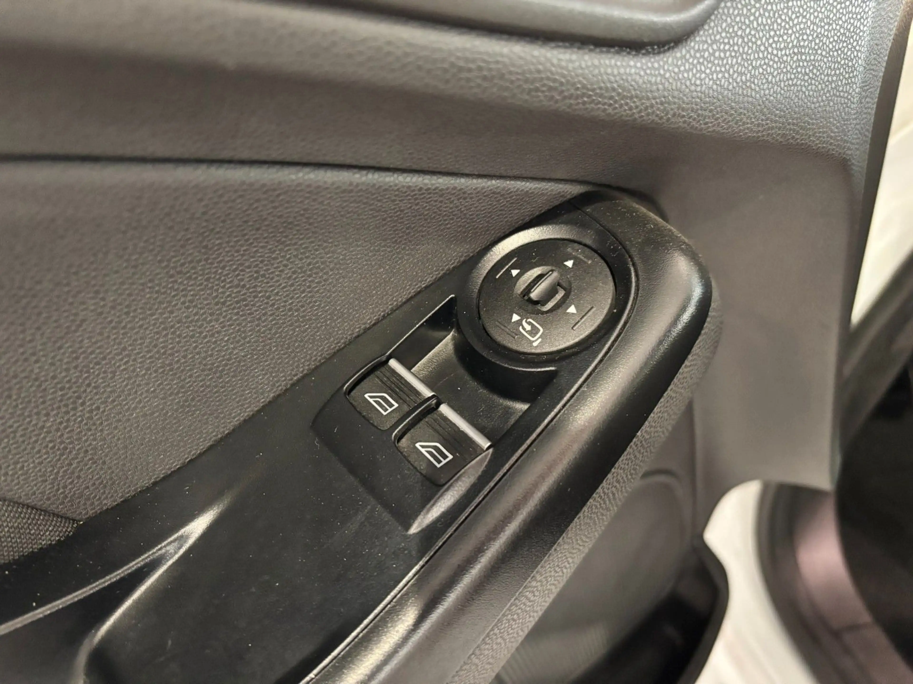 Ford Fiesta Trend  Klima Winterpaket PDC — photo 20
