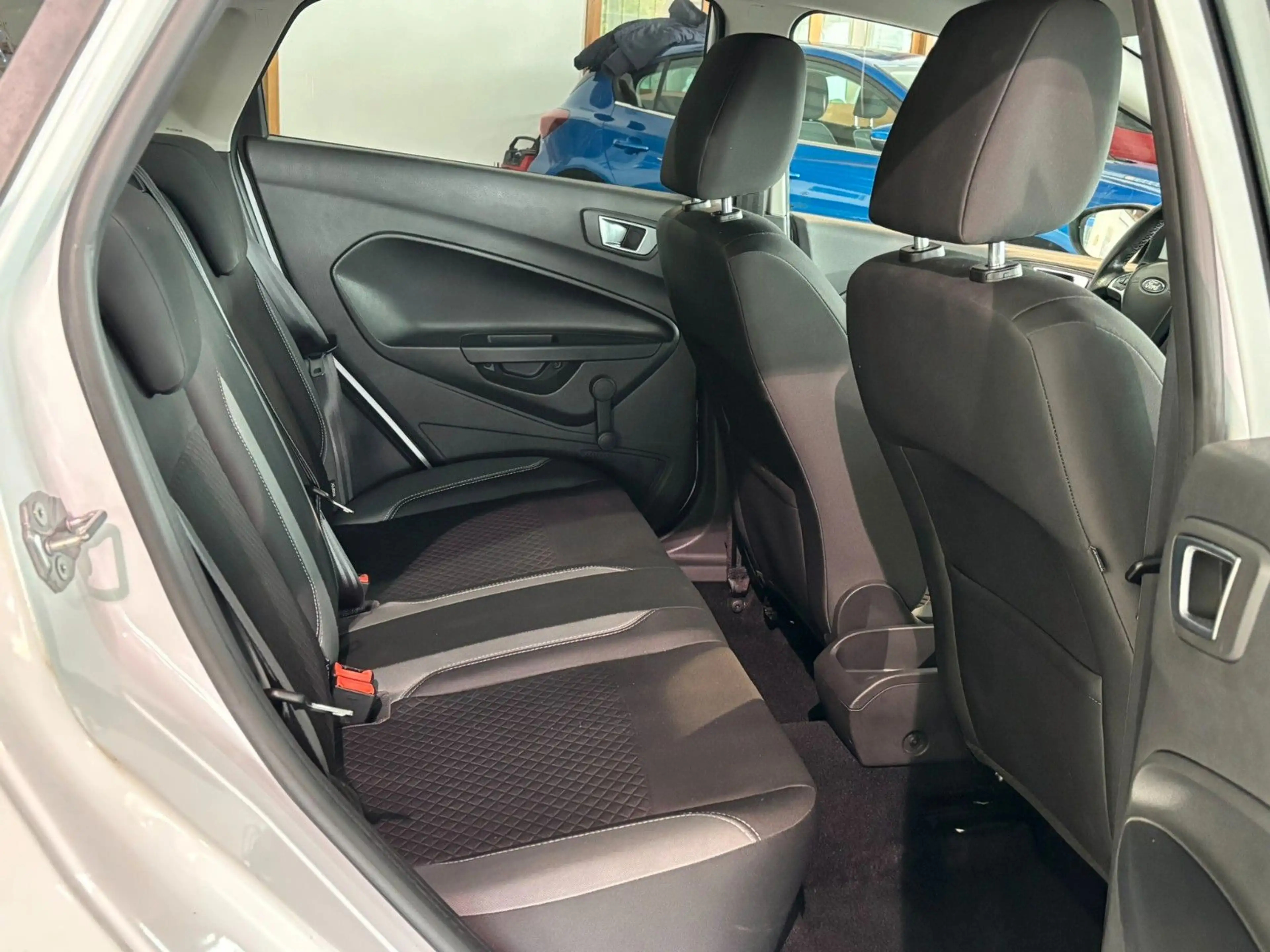 Ford Fiesta Trend  Klima Winterpaket PDC — photo 12