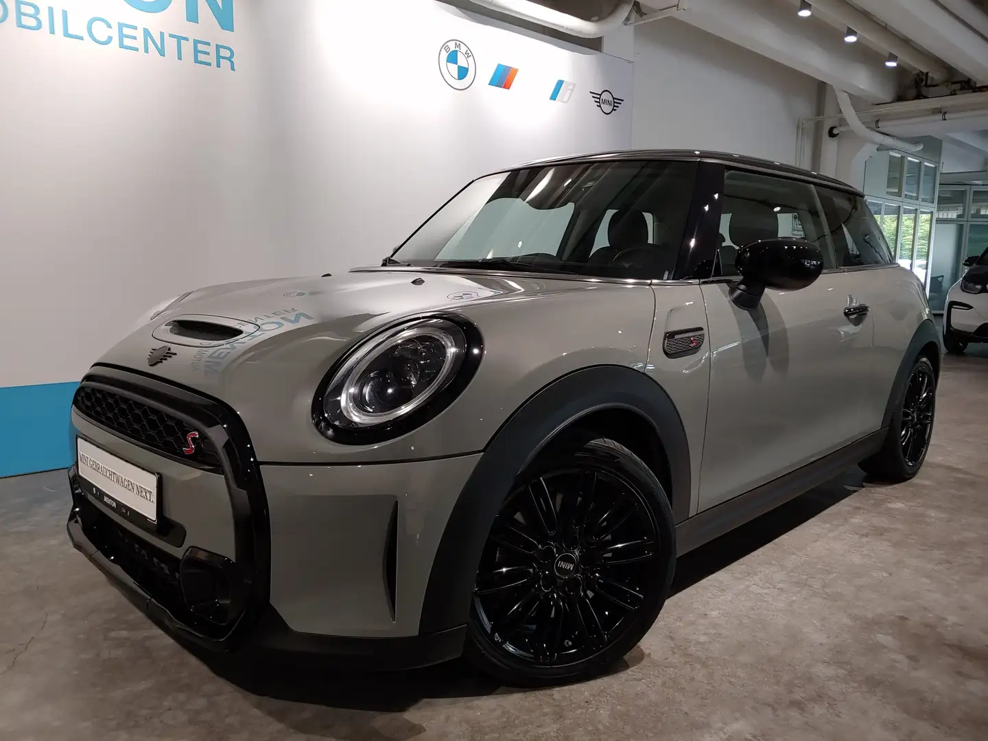 MINI Cooper S Classic Trim Navi/LED/Tempomat/Klimaaut./Shz/17" Grijs - 2