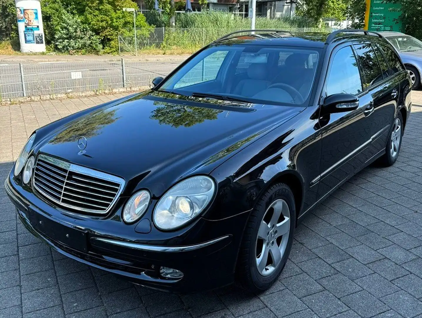 Mercedes-Benz E 320 T Avantgarde Noir - 2