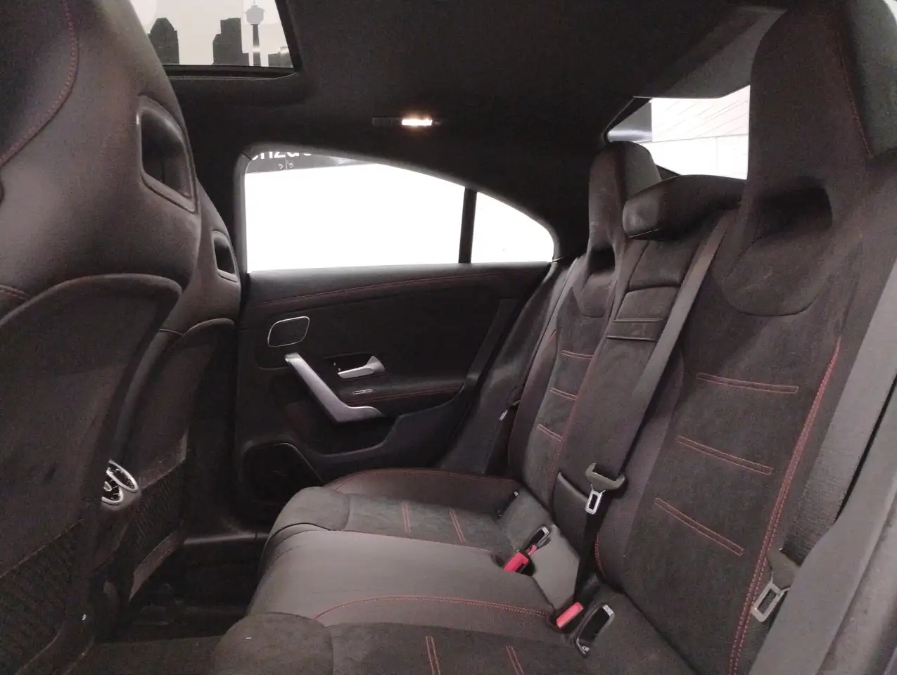 Mercedes-Benz CLA снимка Mercedes-Benz CLA
