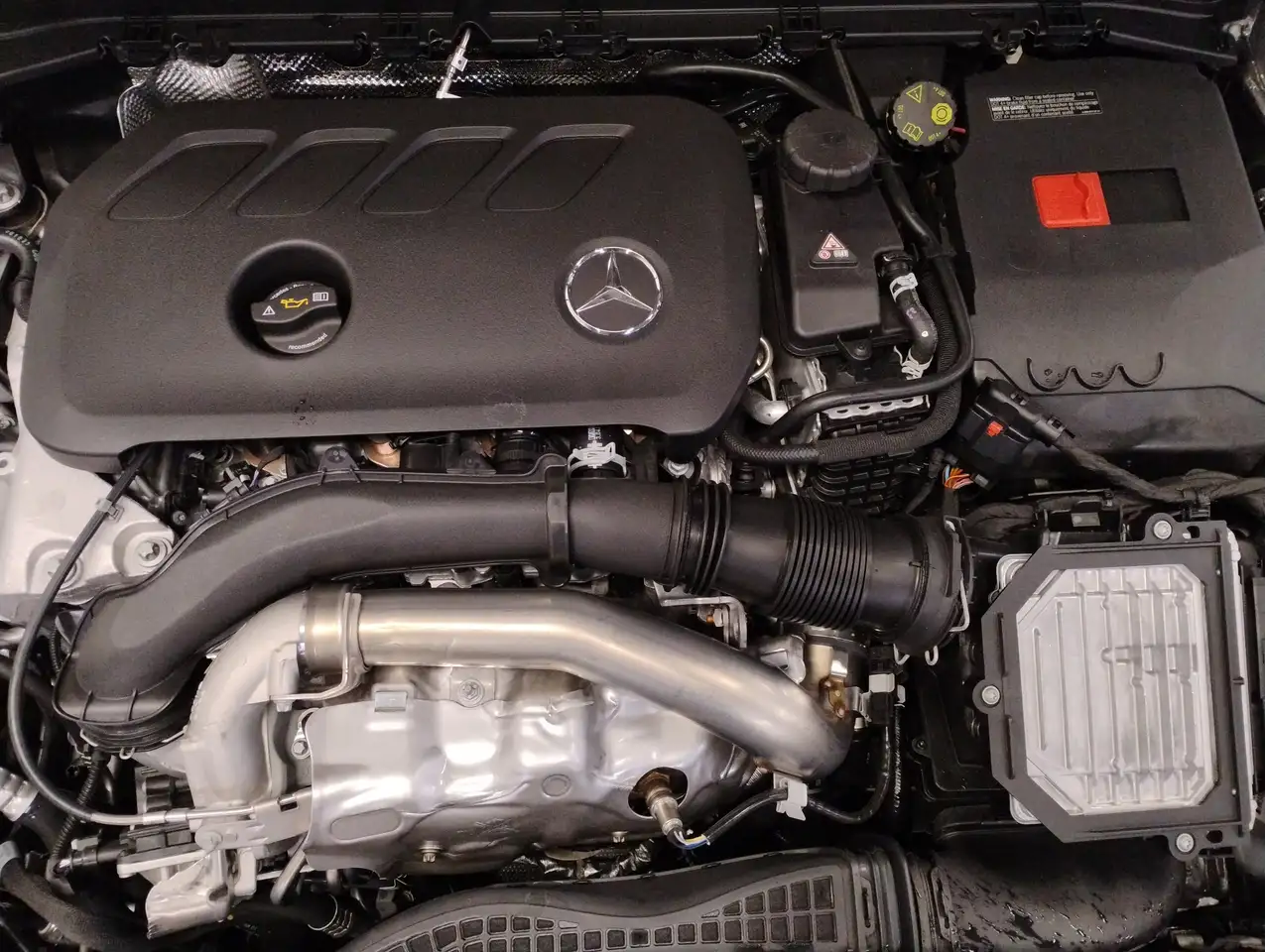 Mercedes-Benz CLA снимка Mercedes-Benz CLA