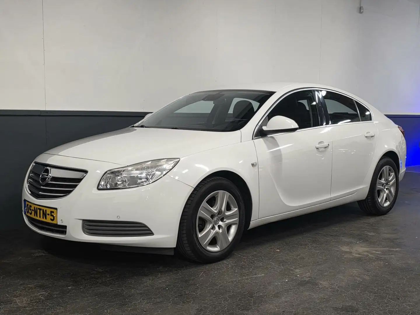 Opel Insignia 1.8 Edition | Trekhaak | Cruise & Climat Control | Blanco - 2