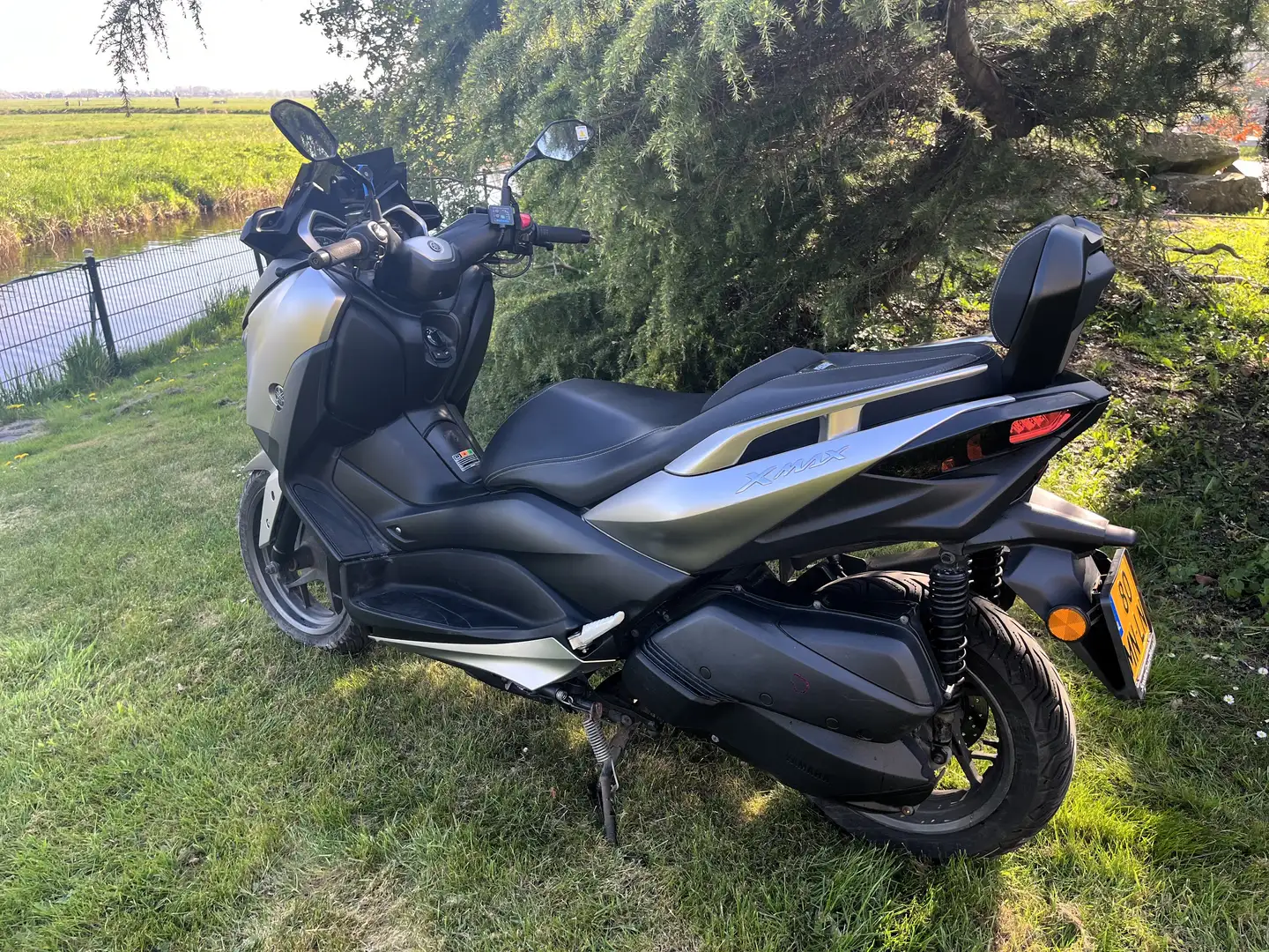 Yamaha X-Max 300 Zwart - 2