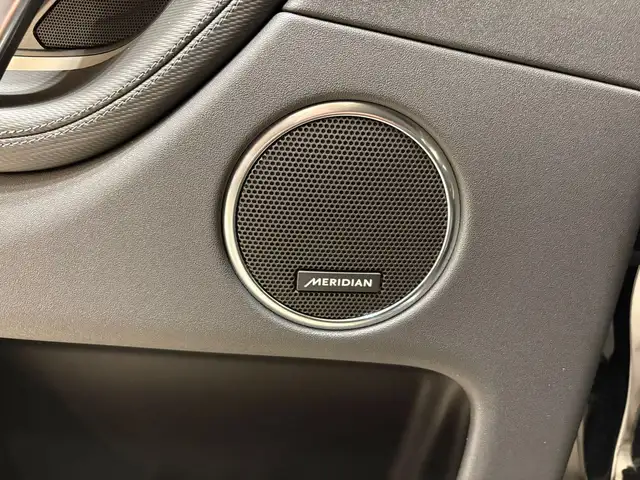 Land Rover Discovery Sport view 12