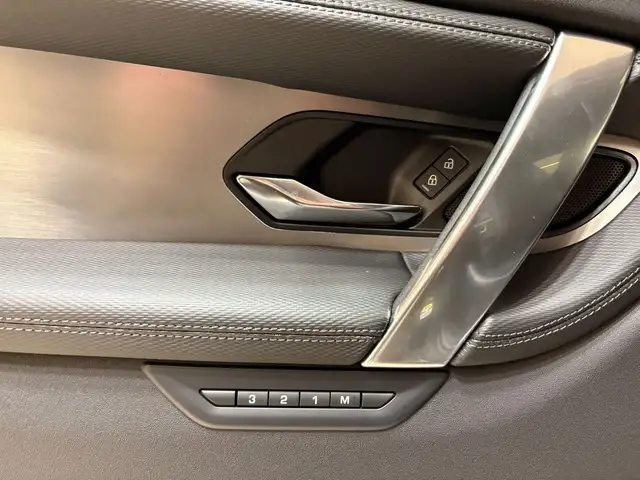 Land Rover Discovery Sport view 13