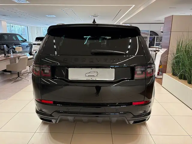 Land Rover Discovery Sport view 4
