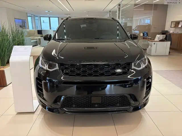 Land Rover Discovery Sport view 3