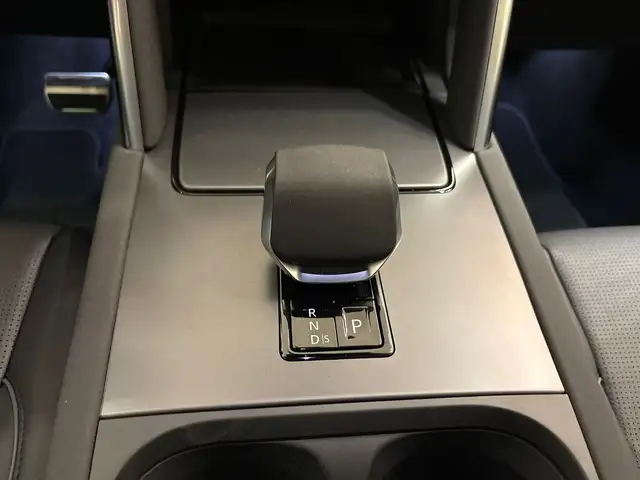 Land Rover Discovery Sport view 8