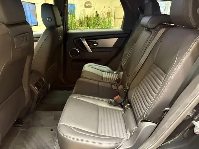 Land Rover Discovery Sport view 9