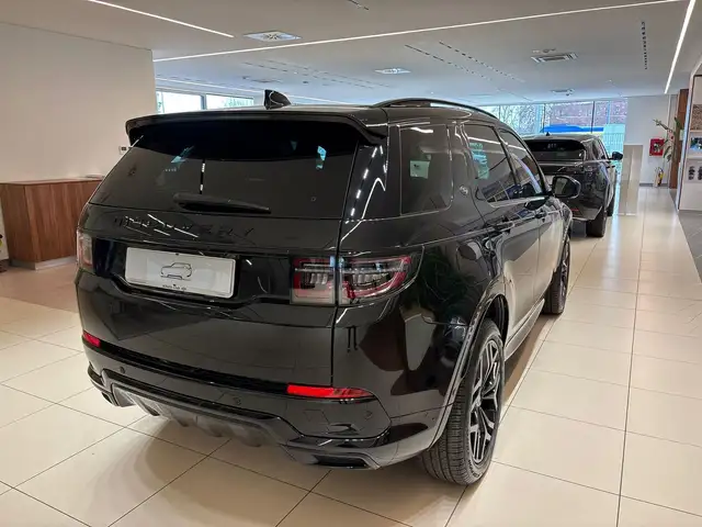 Land Rover Discovery Sport view 2