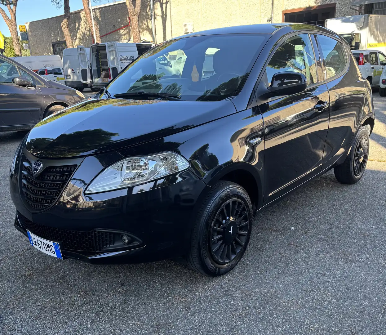 Lancia Ypsilon 0.9 t.air Gold ecochic metano 80cv E6 - 1