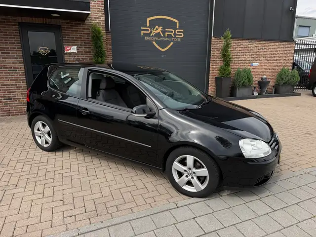 Volkswagen Golf view 3
