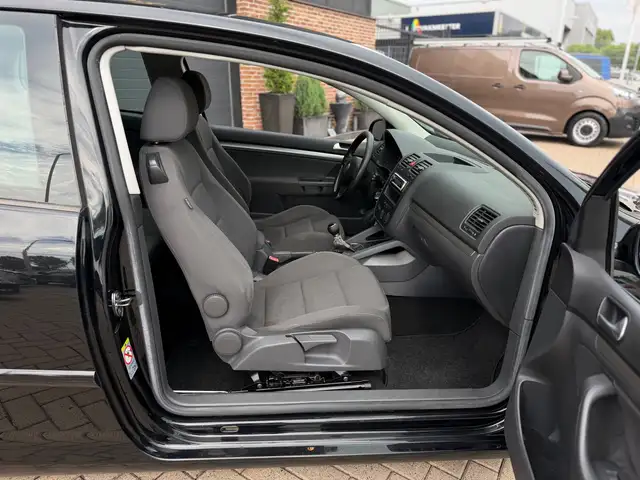 Volkswagen Golf view 20