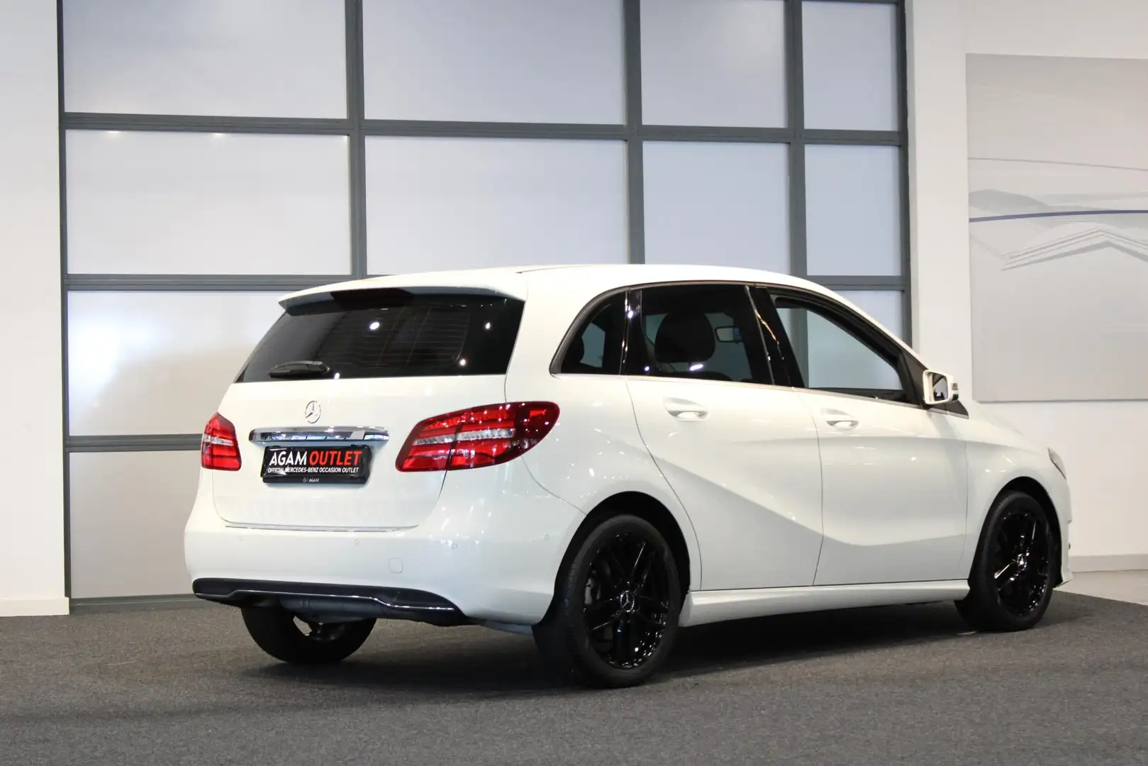 Mercedes-Benz B 180 Ambition NL auto | 1e eigenaar | Dealer onderhoude Wit - 2