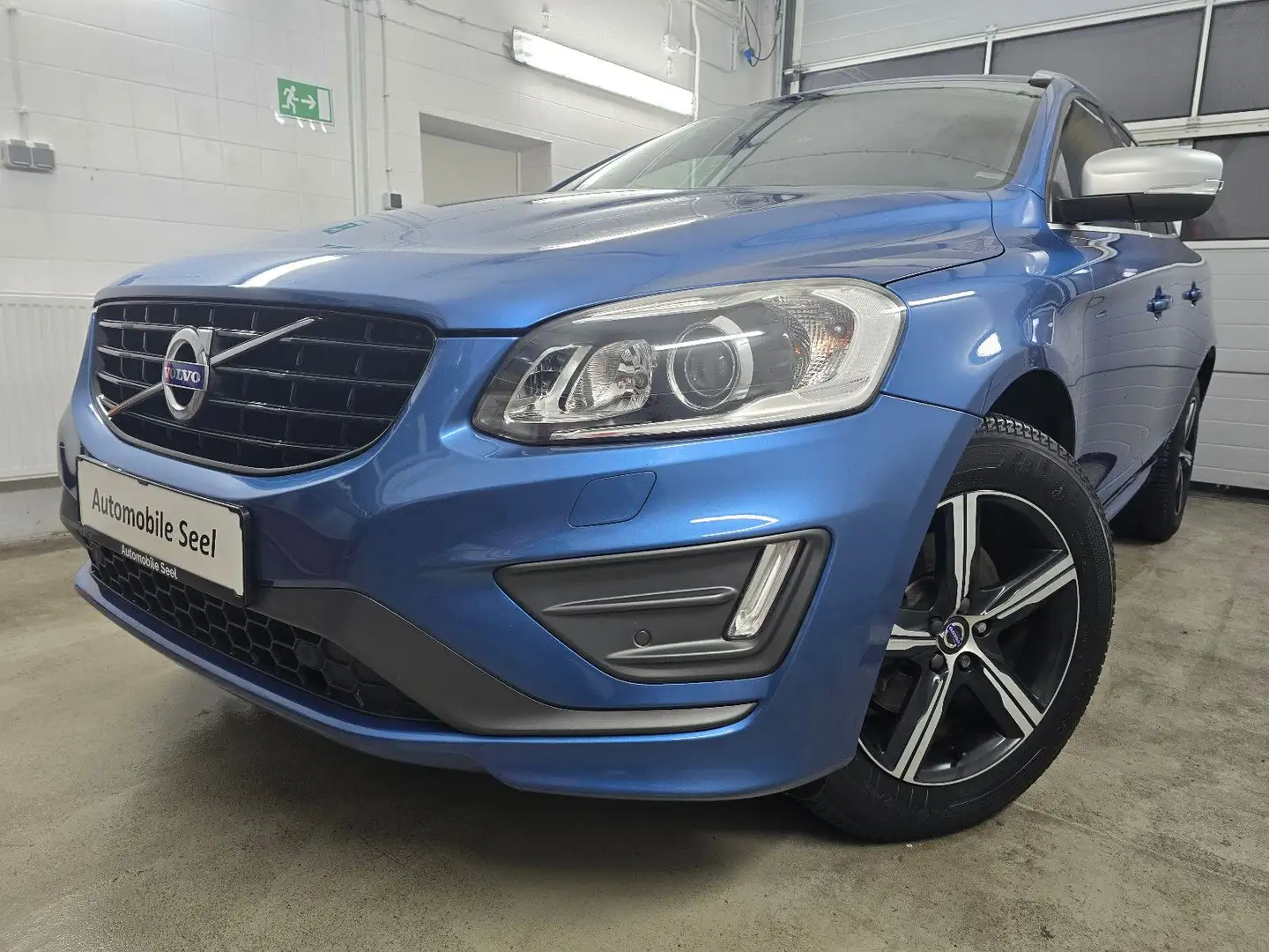 Volvo XC60 2.4 D5 Momentum AWD RR-Design*Navi*Leder*Xe Bleu - 1